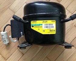 motor Danfoss TLES4F dlya holodilnika Hotpoint-Ariston MBA2185L